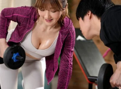 Chàng trai số hưởng và cô nàng PT gợi cảm thỏa mãn nhau