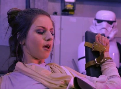 Các nhân vật trong Star Wars đối mặt rồi đưa nhau lên đỉnh