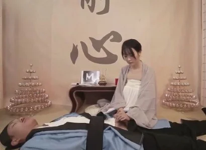 Cô gái áo tu cứu vị đạo sĩ bị thương