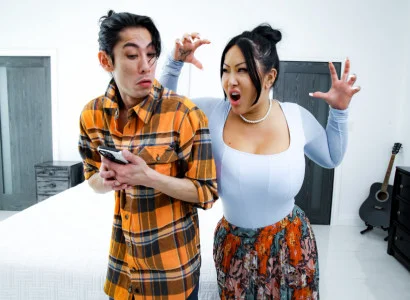Anh con trai làm cho mẹ kế xăm trổ hàng múp đạt khoái cảm